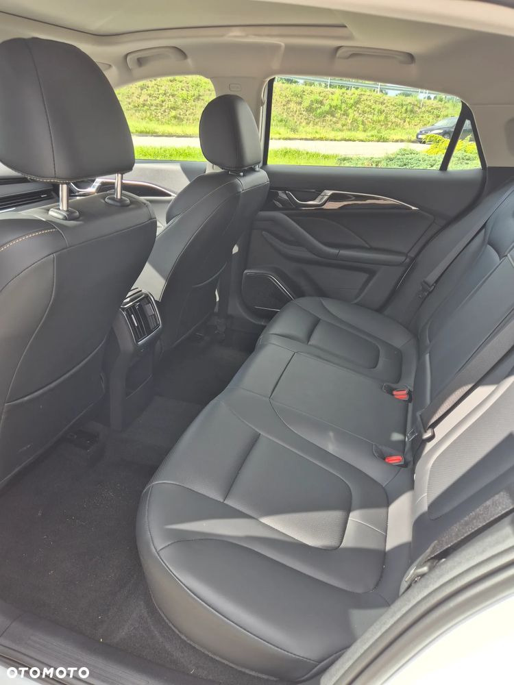 Bestune B70 2.0T Elegance - 6