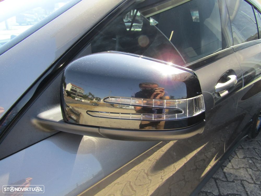 Mercedes-Benz CLA 200 d Shooting Brake AMG Line - 5