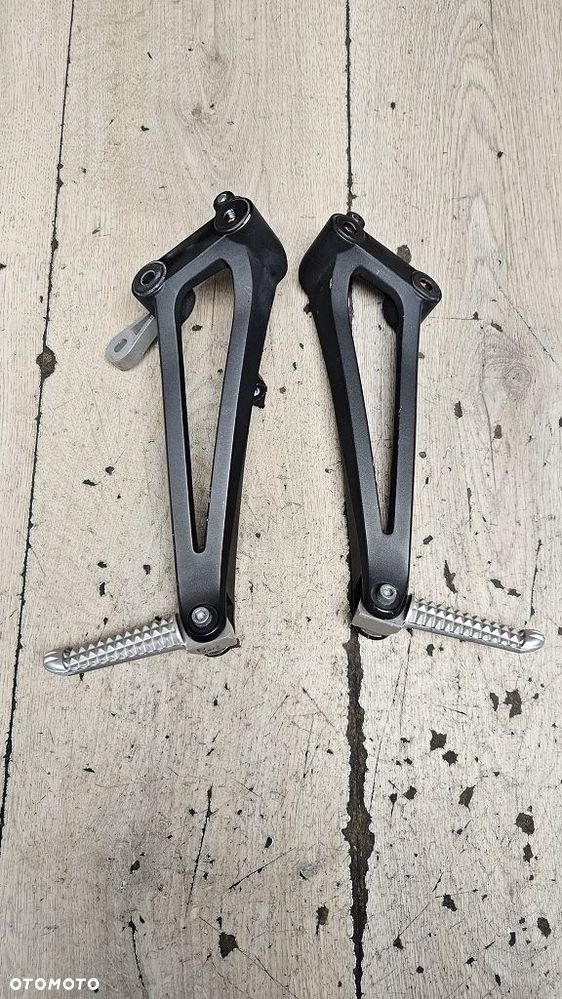 Set podnóżek pasażera prawy lewy Yamaha YZF R1 RN22 - 2