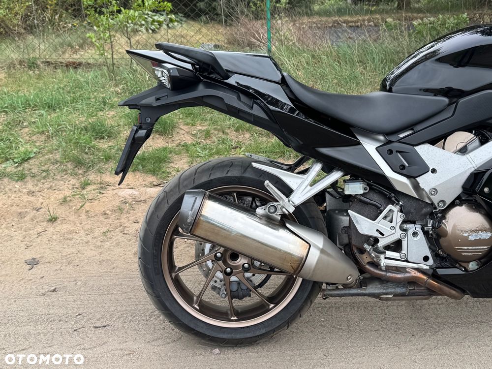 Honda VFR - 4