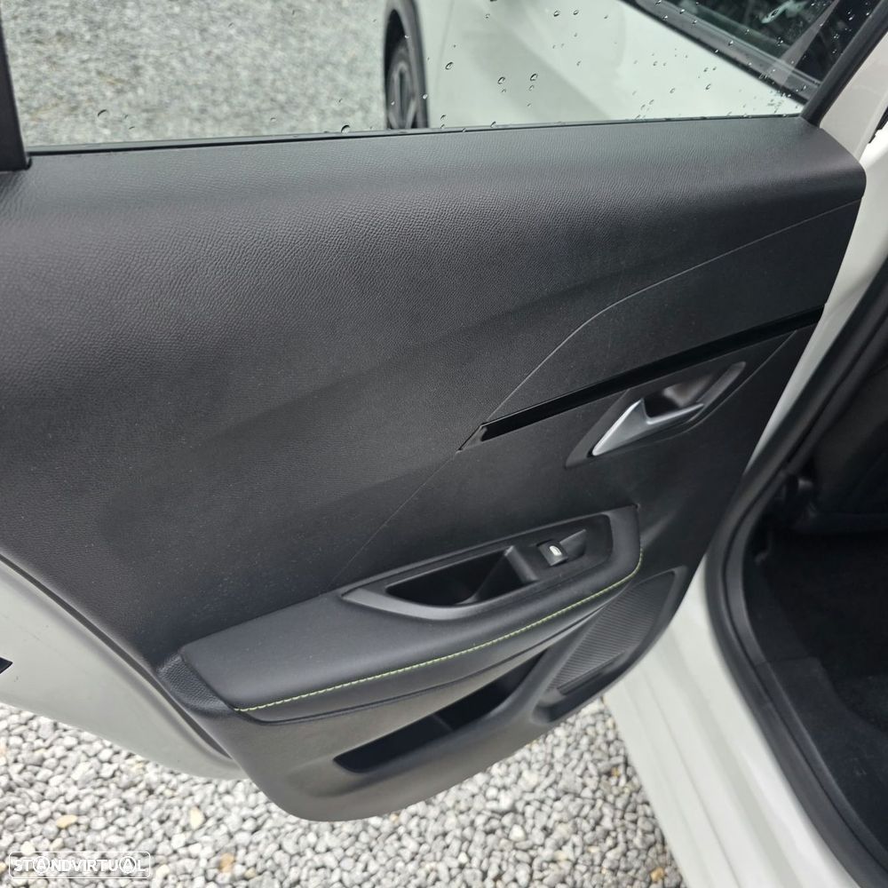 Peugeot e-208 50 kWh GT Line - 36