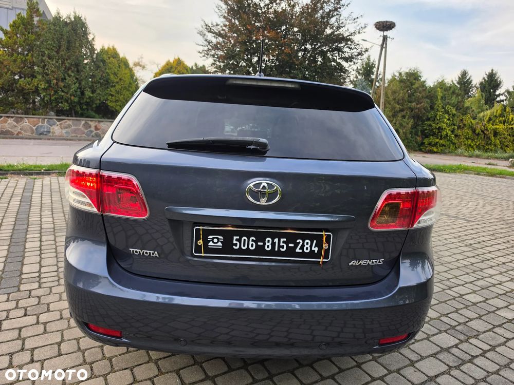 Toyota Avensis 2.0 Executive - 11