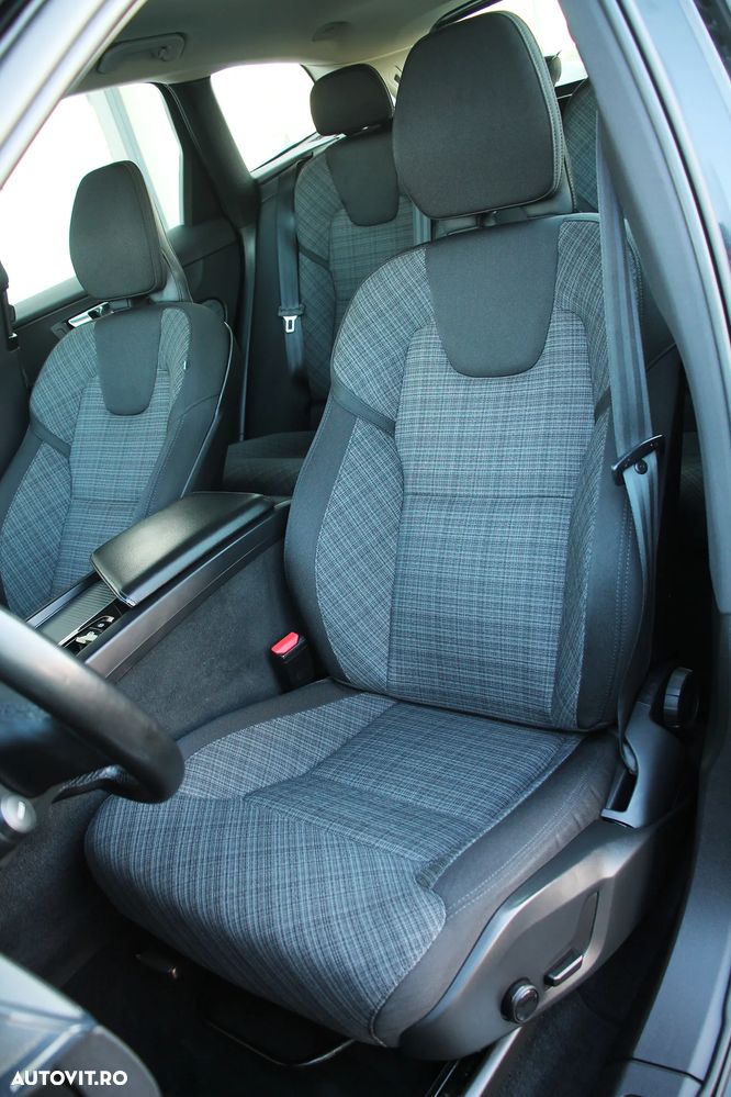 Volvo XC 60 B4 D AWD Geartronic Momentum - 8