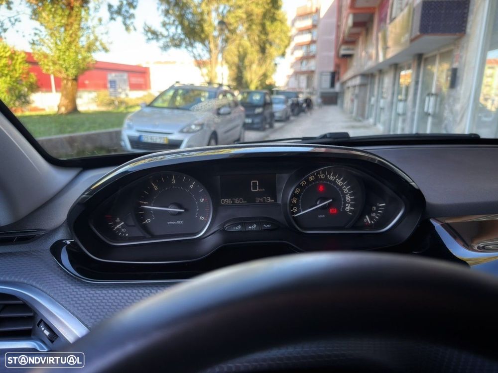 Peugeot 2008 1.6 BlueHDi Style - 18