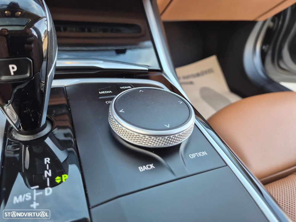 BMW 320 e Touring Line Luxury Auto - 38