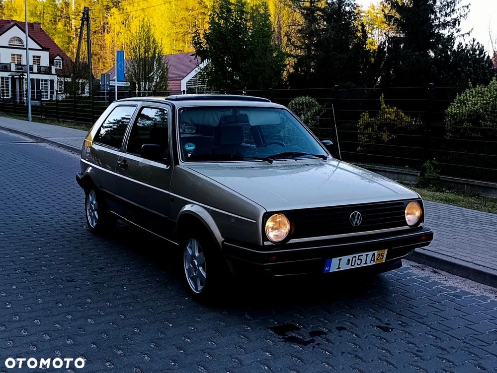 Volkswagen Golf - 1