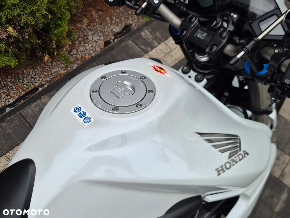 Honda CB - 11