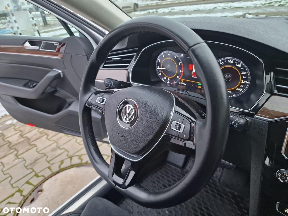 Volkswagen Passat - 20