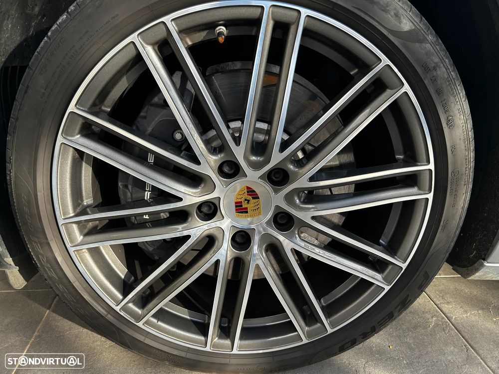 Porsche Panamera 4 E-Hybrid 10 Years Edition - 10