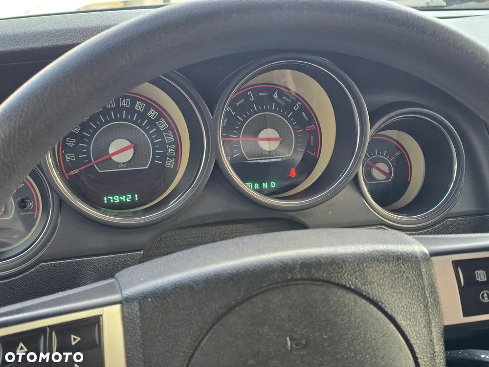 Dodge Challenger - 16