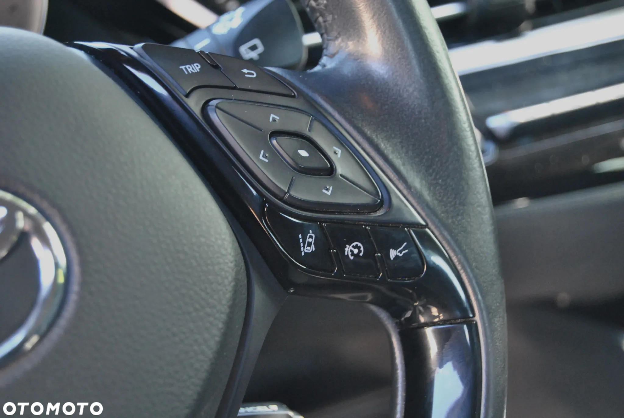 Toyota C-HR Hybrid Style Selection - 14