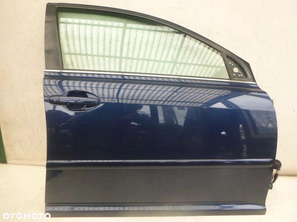 Toyota Avensis T25 06 r. drzwi prawy przód kombi 8P4 - 2