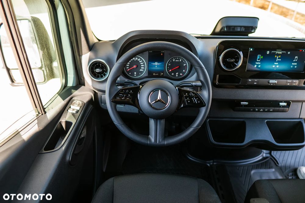 Mercedes-Benz Sprinter - 12