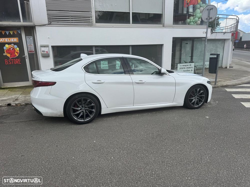 Alfa Romeo Giulia 2.2 D AT8 - 3