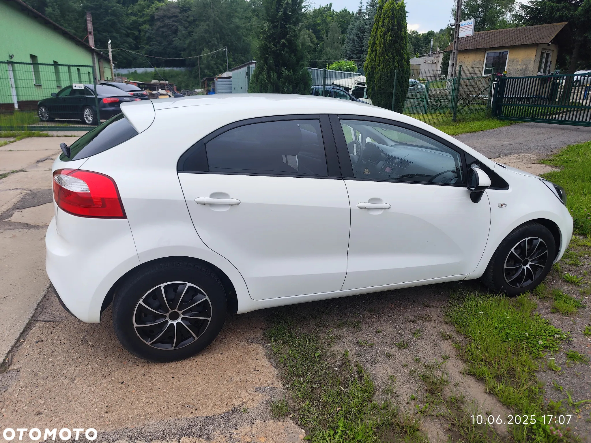 Kia Rio 1.4 L - 3