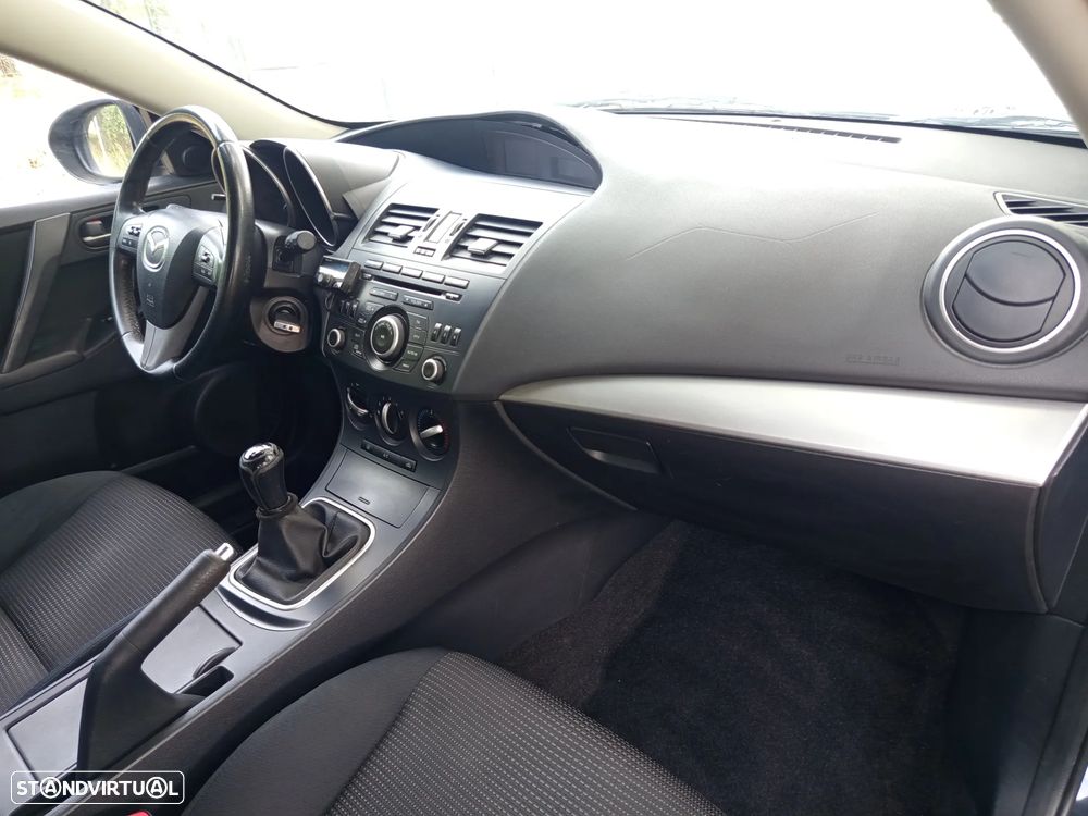 Mazda 3 Hatchback MZ-CD 1.6 Sport - 28