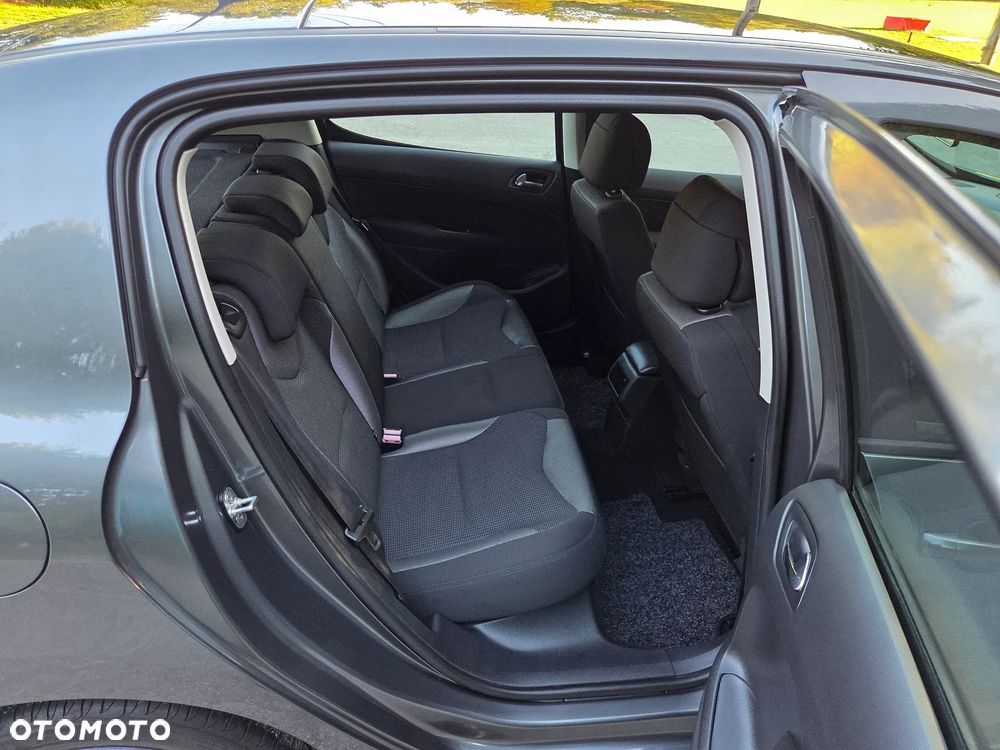 Peugeot 308 1.6 Premium Plus - 17