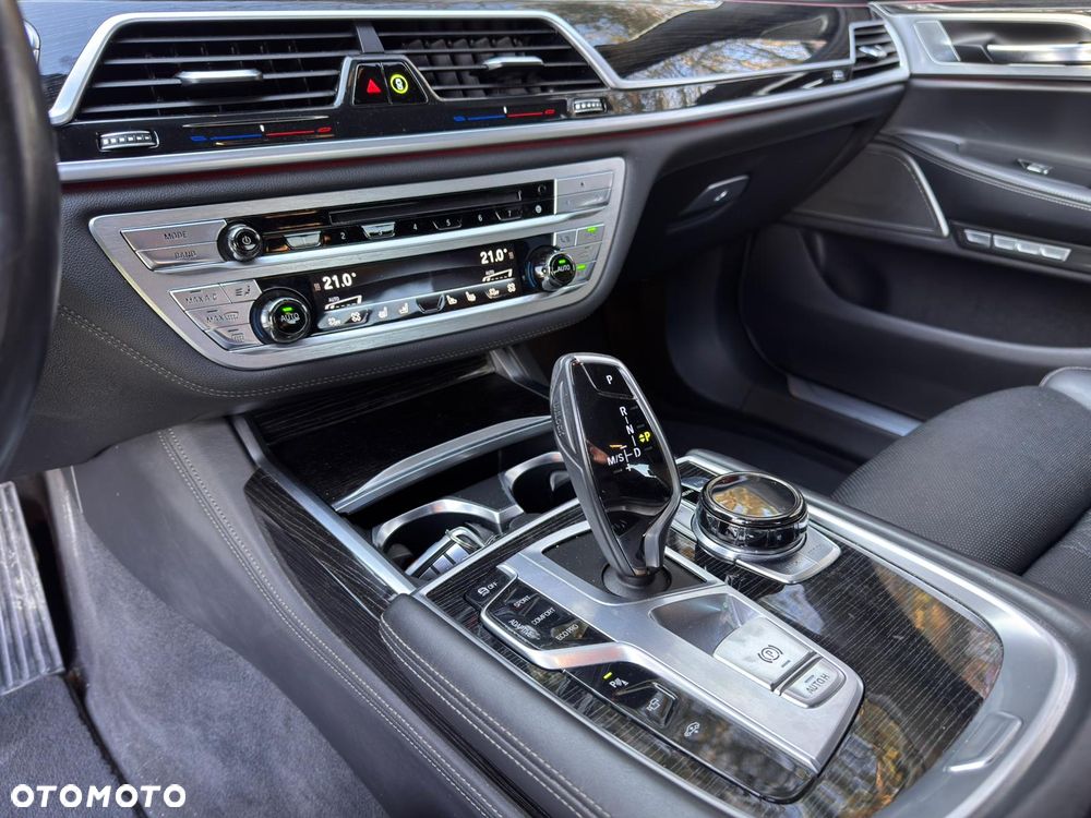 BMW Seria 7 750i xDrive - 3
