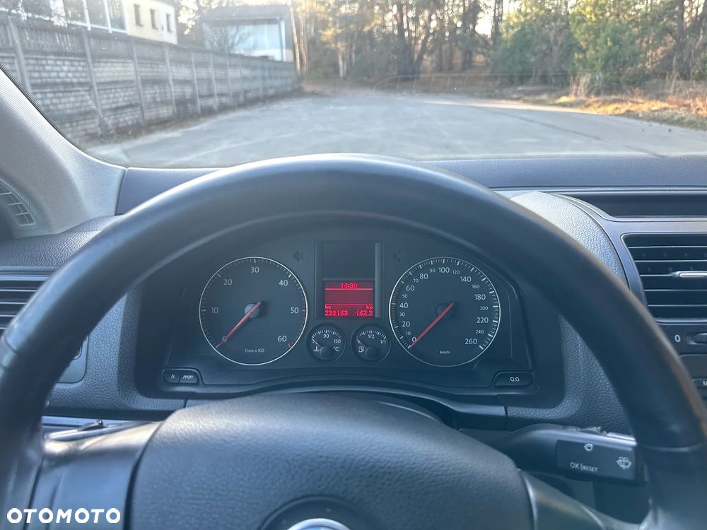 Volkswagen Jetta - 35