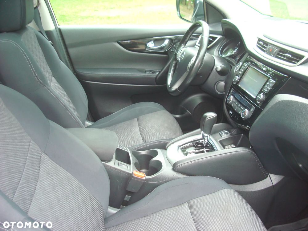 Nissan Qashqai 1.6 DCi Xtronic TEKNA - 9