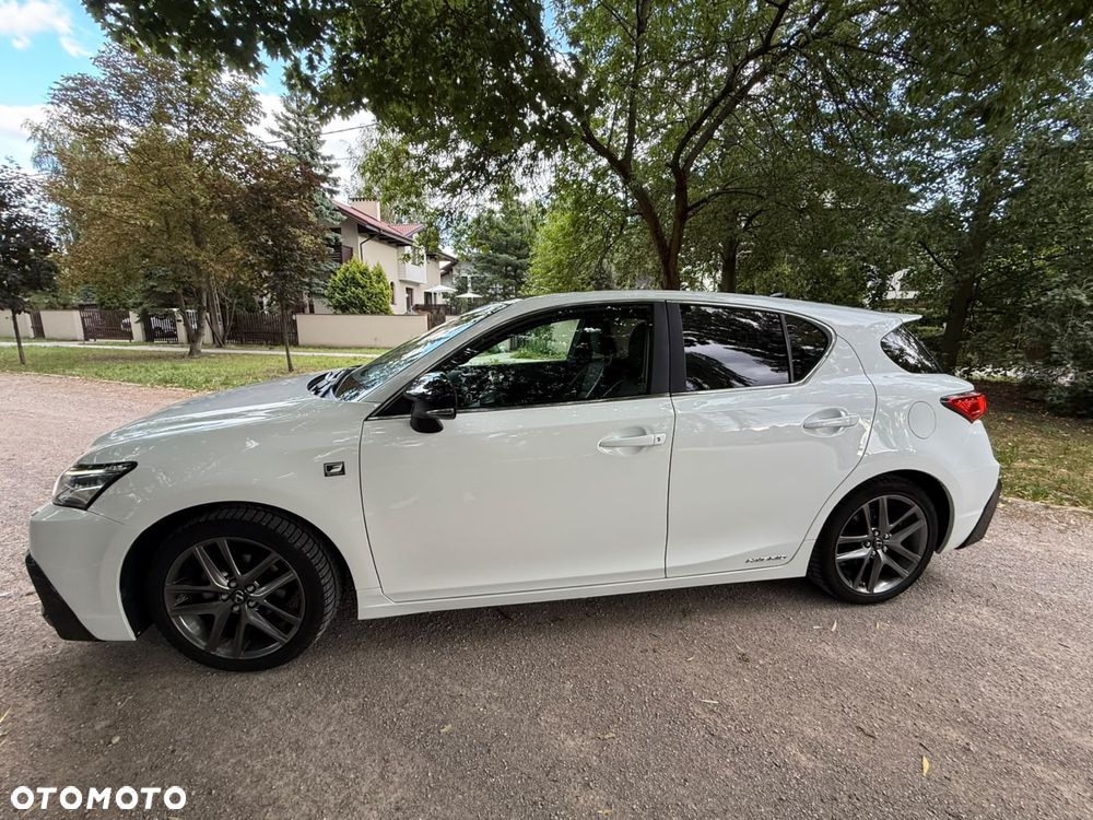 Lexus CT - 3