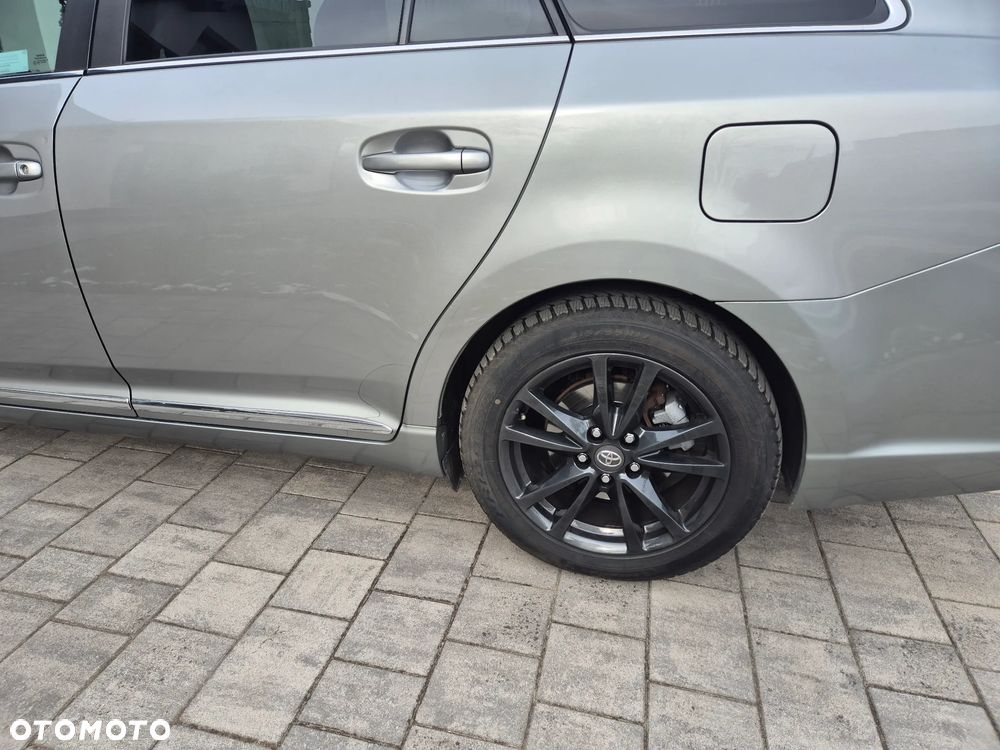 Toyota Avensis 2.0 D-4D Premium - 17