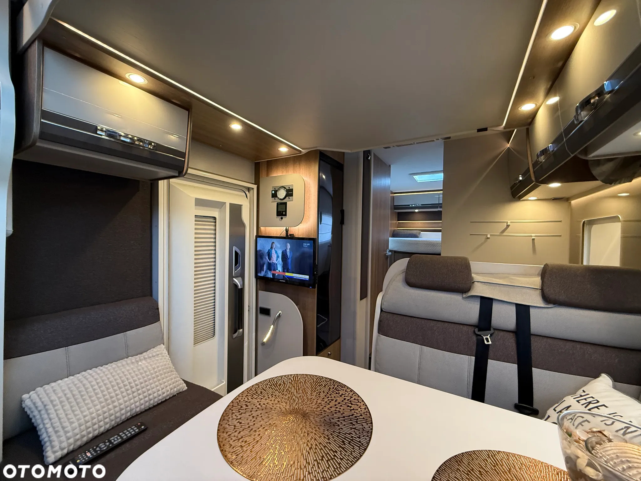 Dethleffs 7052  półintegra  camper kamper 5 osób - 32