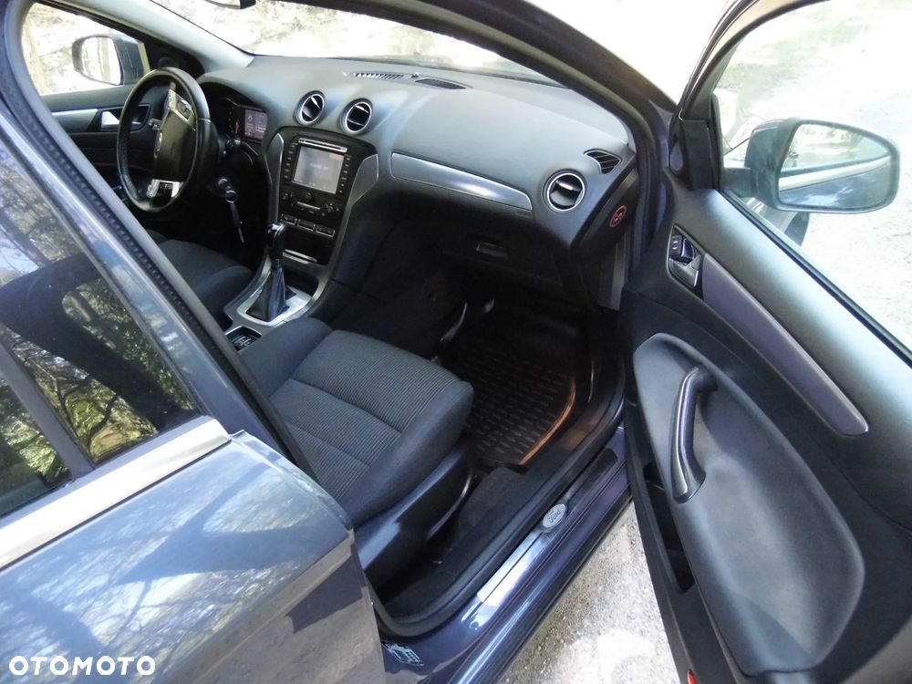 Ford Mondeo 2.0 T Ghia MPS6 - 24