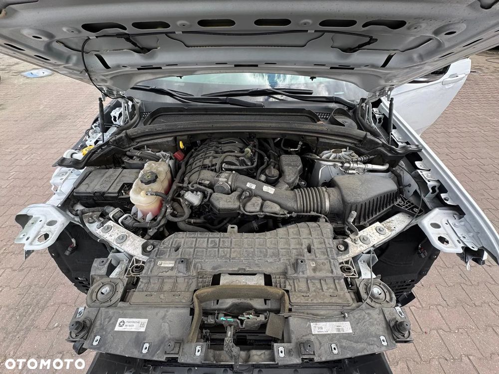 Jeep Grand Cherokee - 32