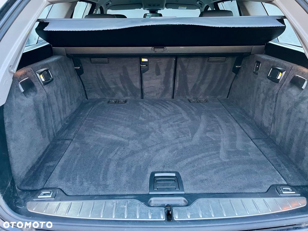 BMW Seria 5 525d Touring Luxury Line - 24