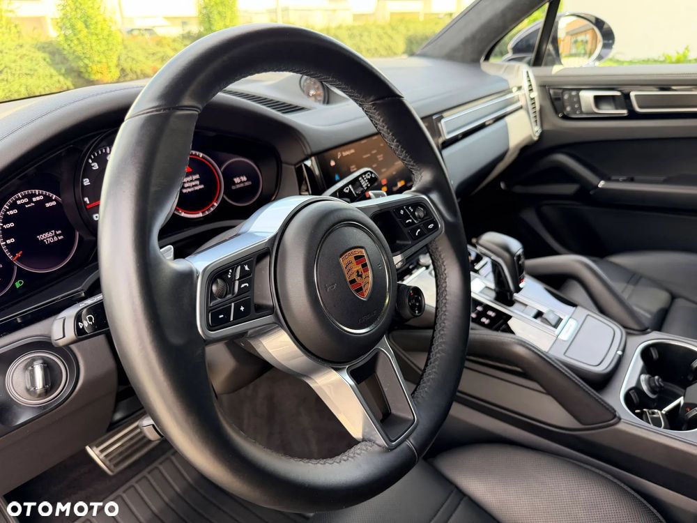 Porsche Cayenne - 21