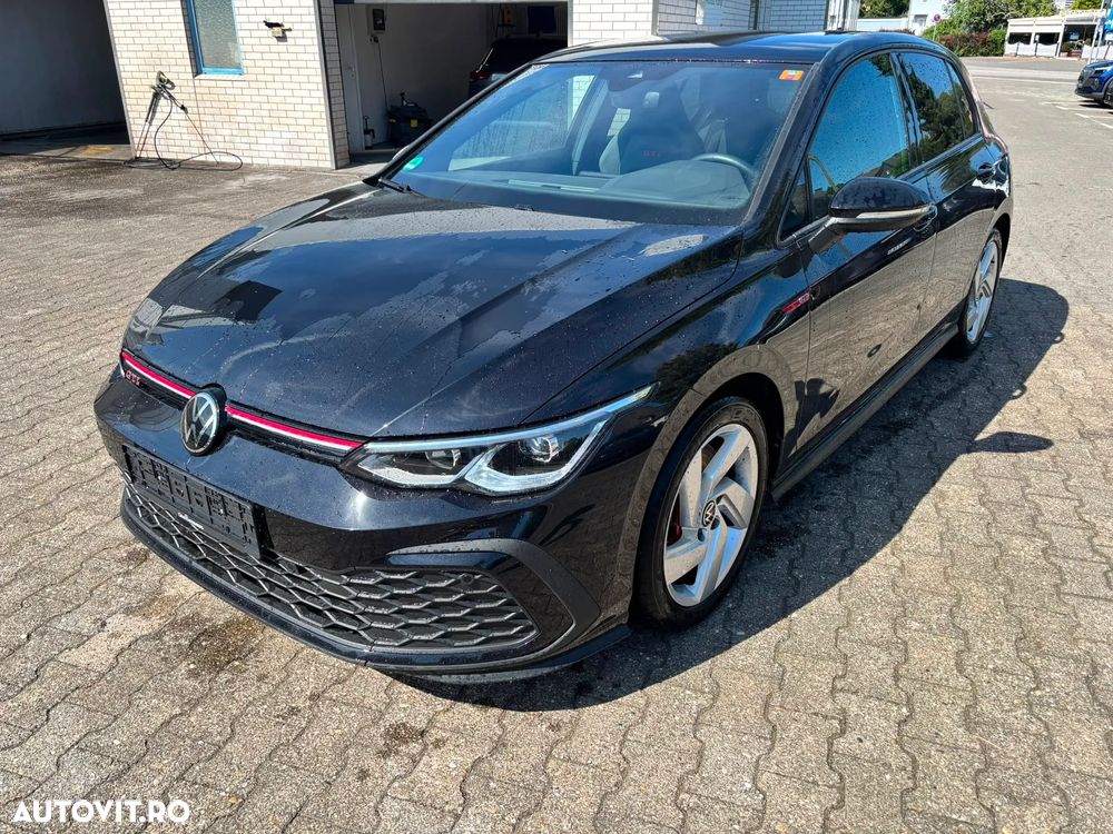 VOLKSWAGEN Golf 2024