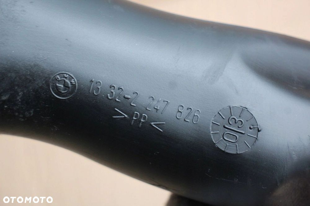 Rura kanał powietrza chłodnicy paliwa BMW e39 3.0d 2247826 - 4