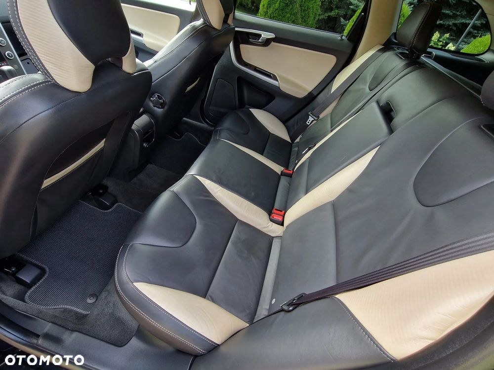 Volvo XC 60 D5 AWD RDesign - 14