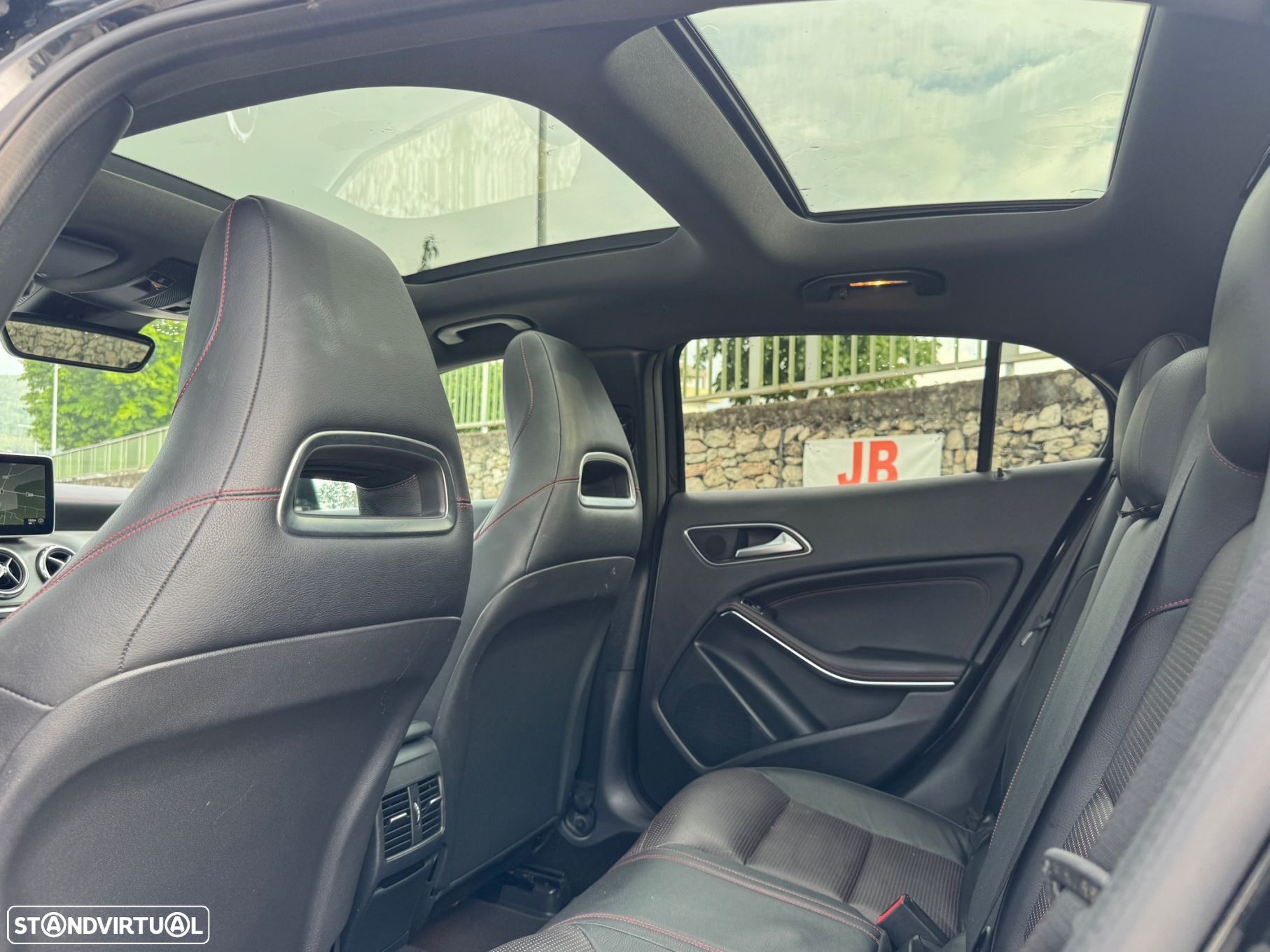 Mercedes-Benz GLA 200 - 14
