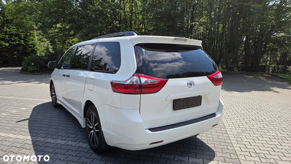 Toyota Sienna - 17