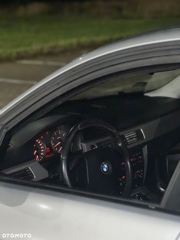 BMW Seria 3 318i - 5