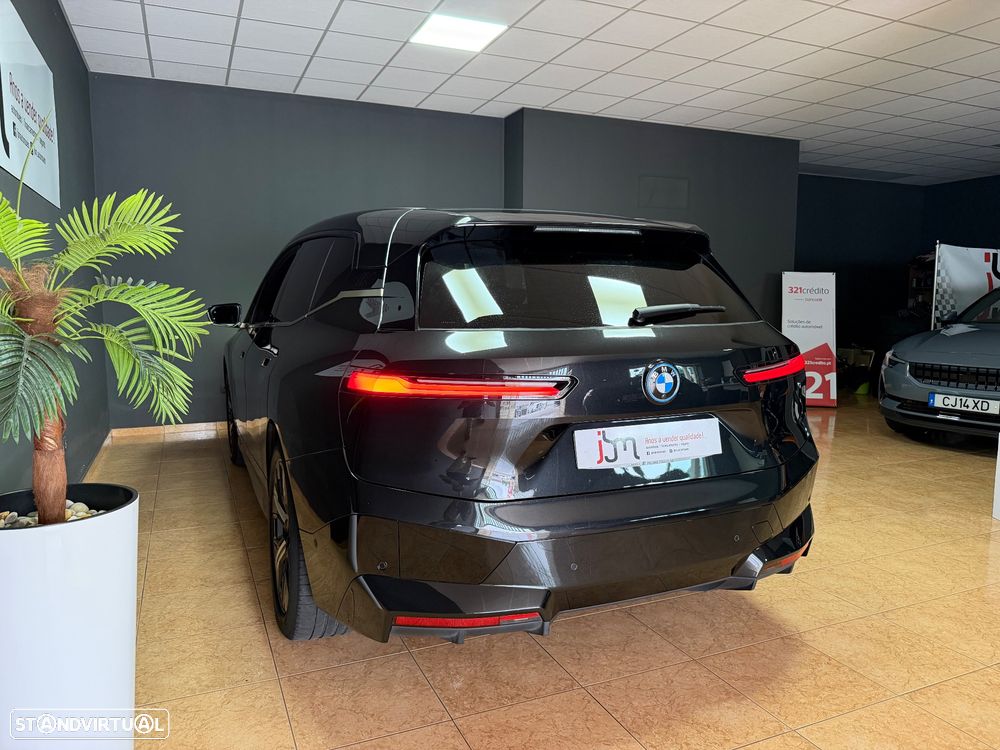 BMW iX xDrive 50 Pack Desportivo - 23