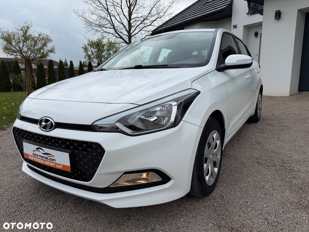 Hyundai i20 blue 1.2 - 11