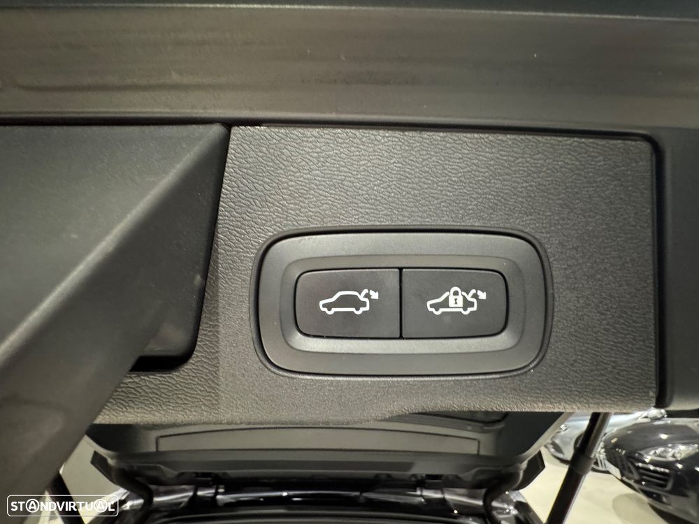 Volvo XC 60 2.0 T6 PHEV R-Design AWD - 18
