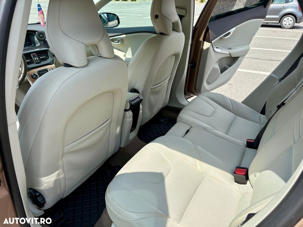 Volvo V40 D3 Aut Momentum - 8