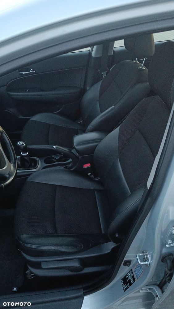 Hyundai i30 1.6 CRDi Comfort World Cup - 6