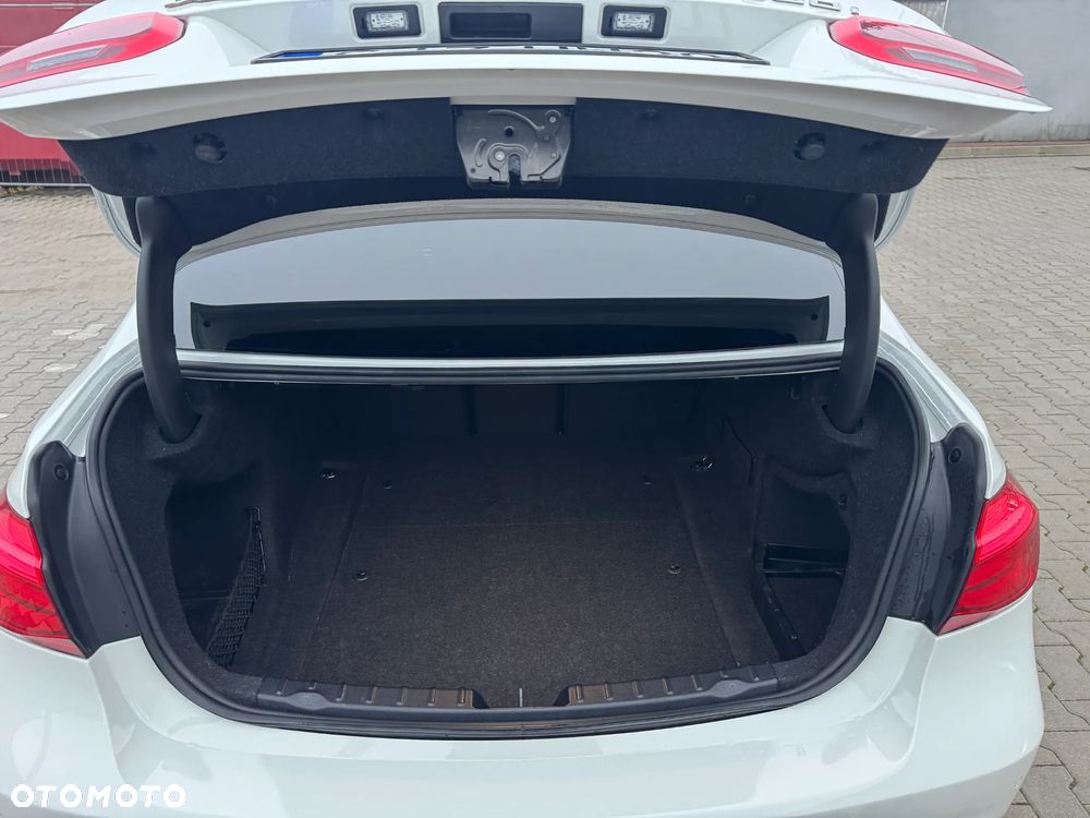 BMW Seria 3 330i xDrive M Sport - 8