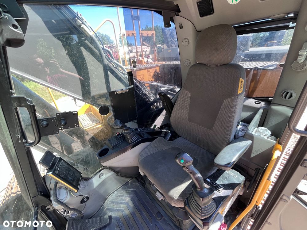 Volvo EC250EL - 29