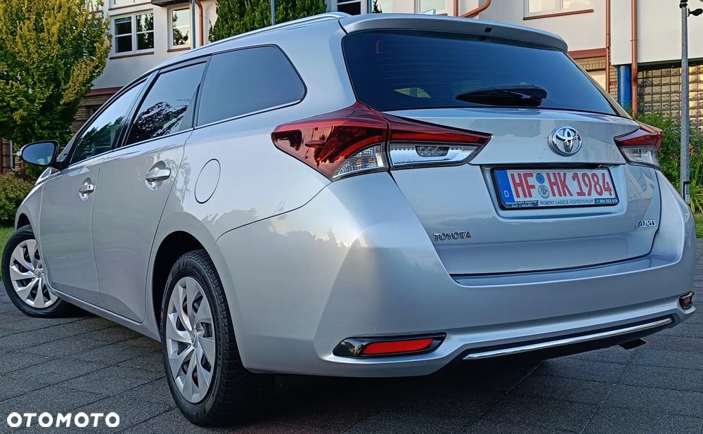 Toyota Auris 1.6 D-4D Executive - 18