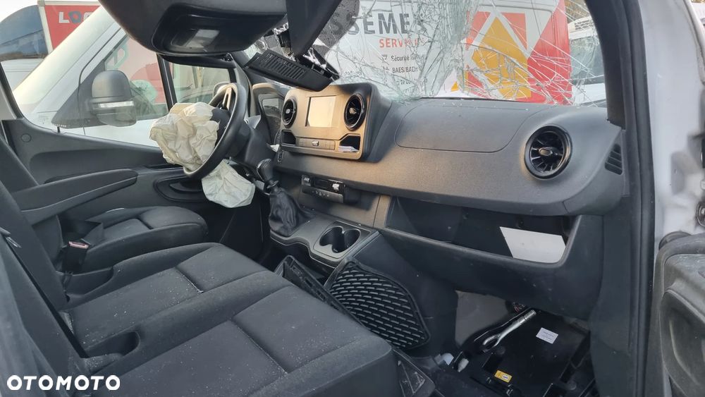Mercedes-Benz Sprinter - 16