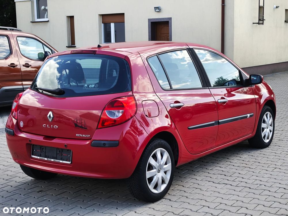 Renault Clio 1.6 16V Expression - 9