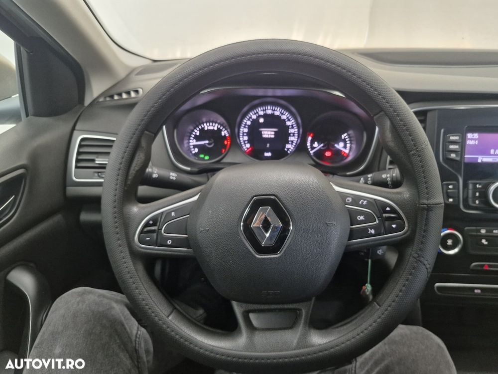 Renault Megane TCe Business - 17