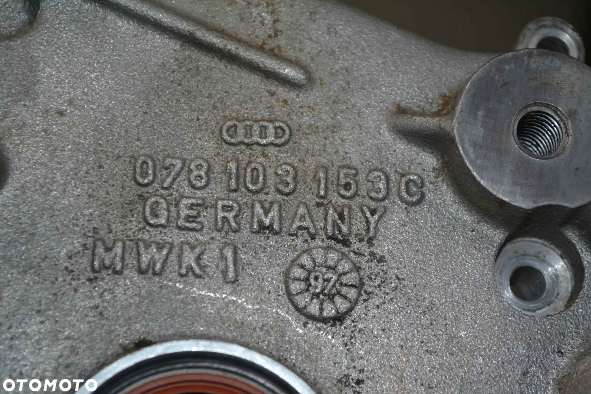 AUDI A4 B5 A6 C5 2,8 V6 OBUDOWA ROZRZĄDU USZCZELNIACZ WAŁU 078103153C - 3