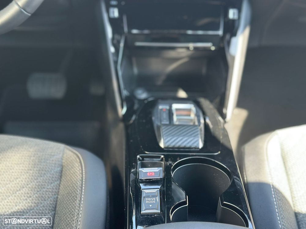 Peugeot 2008 1.2 Hybrid Allure e-DCS6 - 29